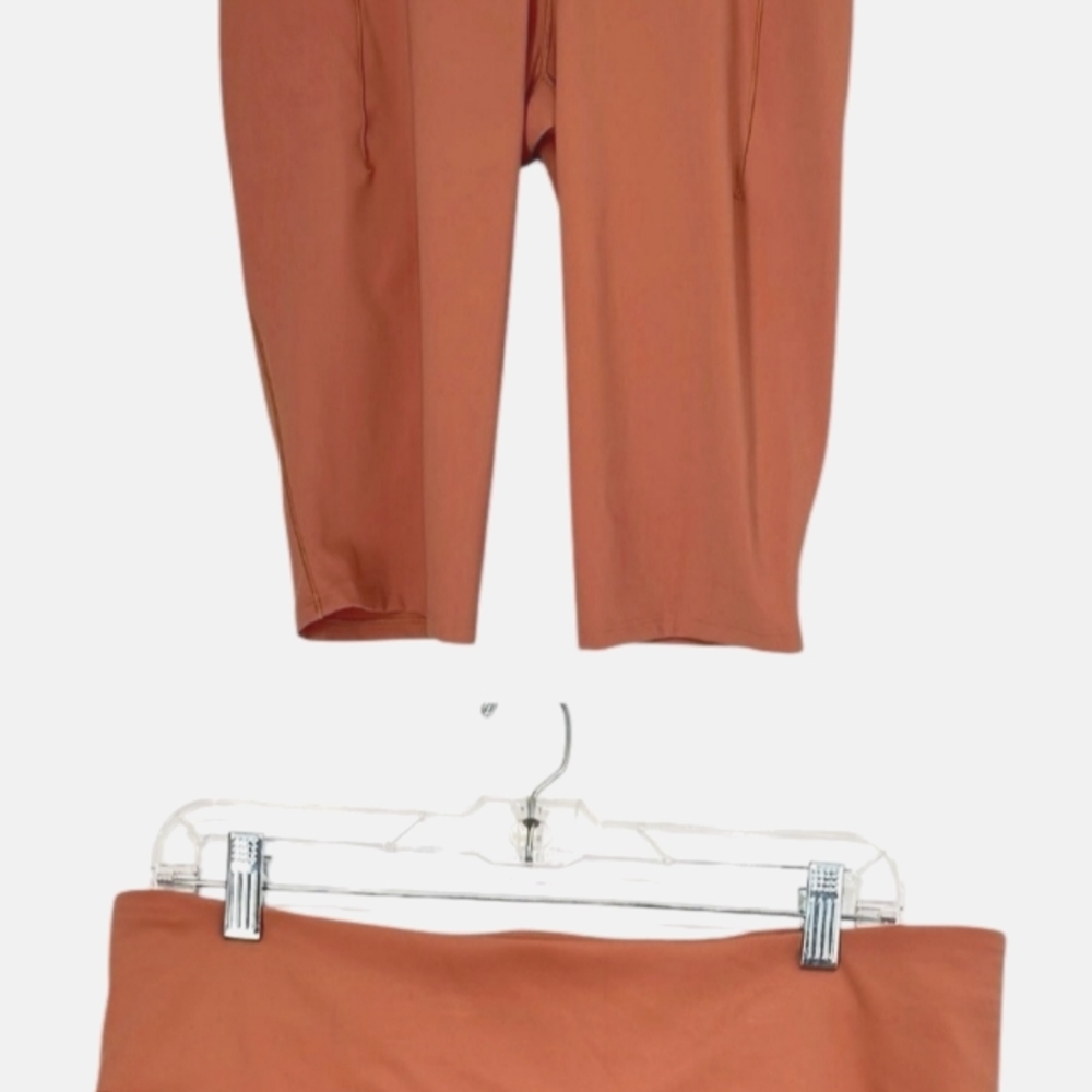 Peachy colored calia cropped capri workout leggings